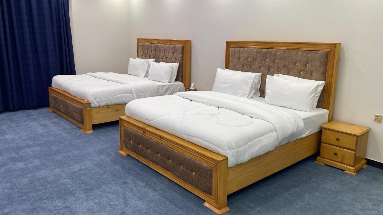 River Garden Hotel And Resort 纳兰恩 外观 照片
