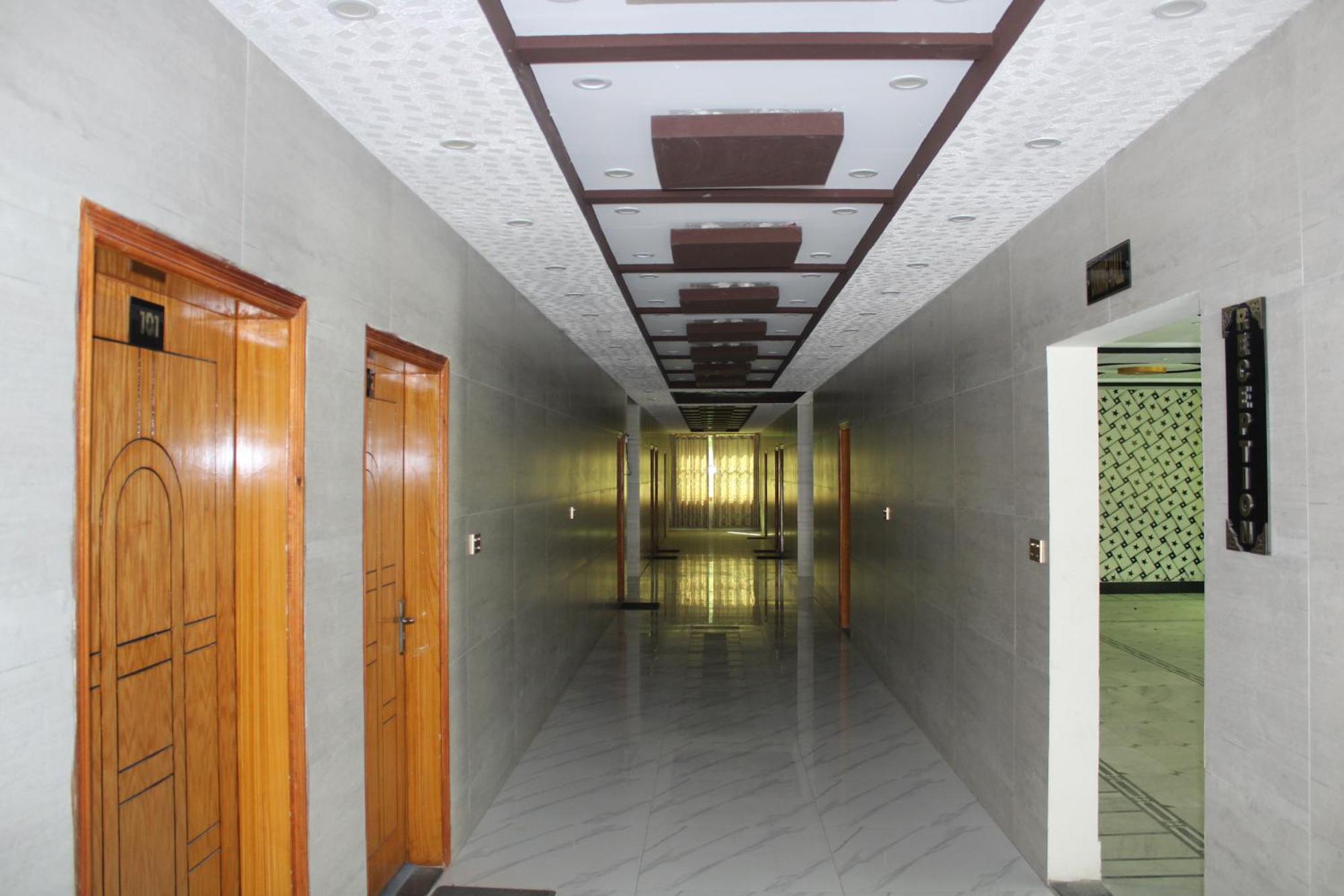 River Garden Hotel And Resort 纳兰恩 外观 照片
