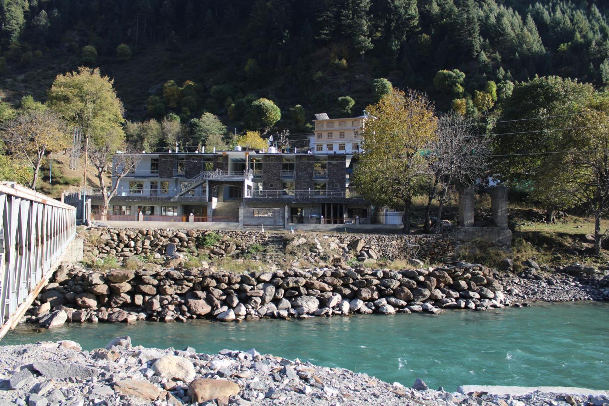 River Garden Hotel And Resort 纳兰恩 外观 照片