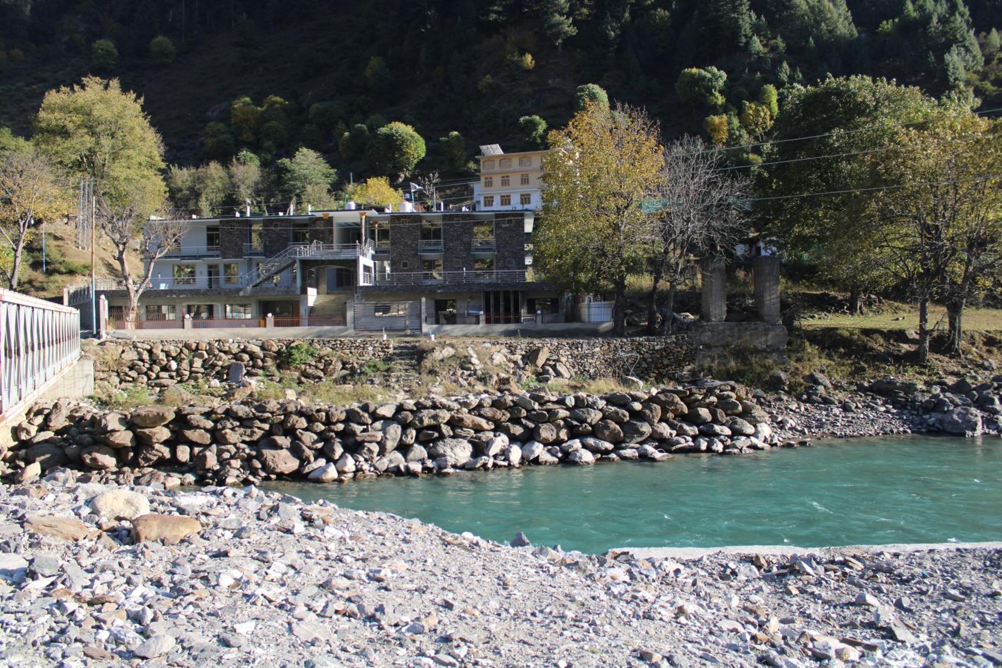 River Garden Hotel And Resort 纳兰恩 外观 照片