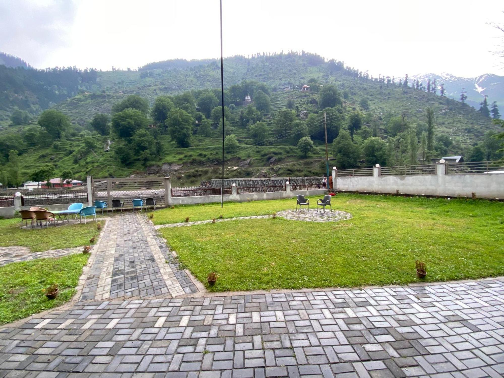 River Garden Hotel And Resort 纳兰恩 外观 照片